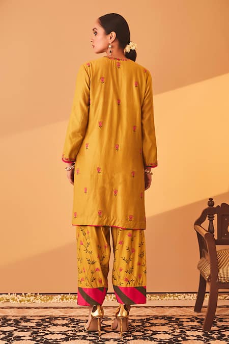 Shop BO Tree Green Chanderi Embroidery Split V-neck Nafisa Floral Butta Kurta Set Shop_BO Tree_Green Chanderi Embroidery Split V-neck Nafisa Floral Butta Kurta Set