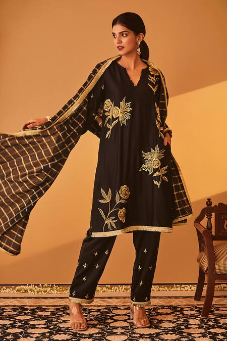 BO Tree_Black Chanderi Embroidery Collared Aafreen Zari Kurta Set _Online_at_Aza_Fashions