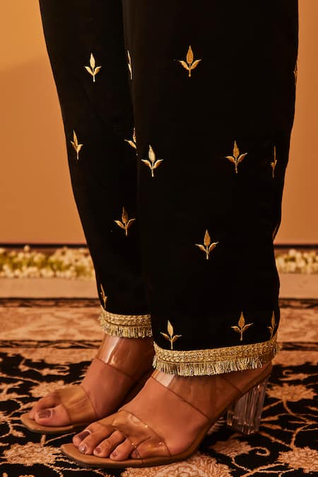 BO Tree_Black Chanderi Embroidery Collared Aafreen Zari Kurta Set _at_Aza_Fashions