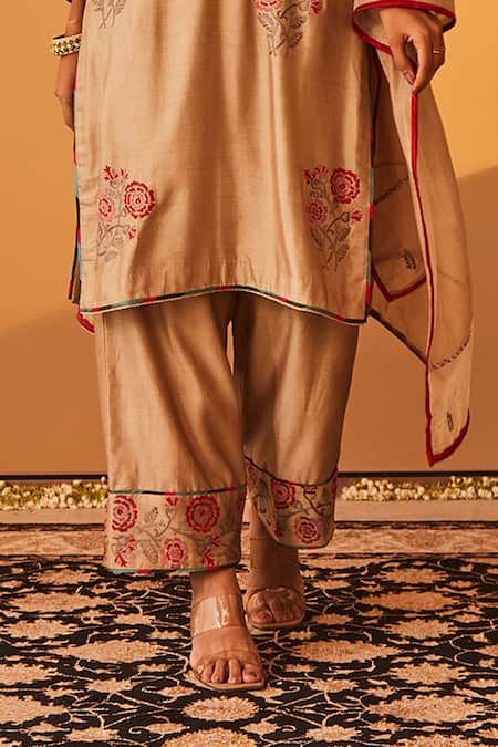 BO Tree Beige Chanderi Embroidery V-neck Mahira Floral Kurta Set Online at Aza Fashions BO Tree_Beige Chanderi Embroidery V-neck Mahira Floral Kurta Set _Online_at_Aza_Fashions