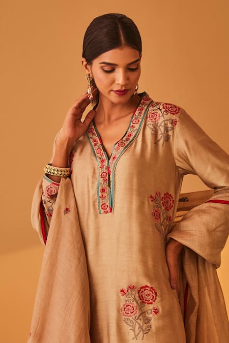 Shop BO Tree Beige Chanderi Embroidery V-neck Mahira Floral Kurta Set Online at Aza Fashions Shop_BO Tree_Beige Chanderi Embroidery V-neck Mahira Floral Kurta Set _Online_at_Aza_Fashions