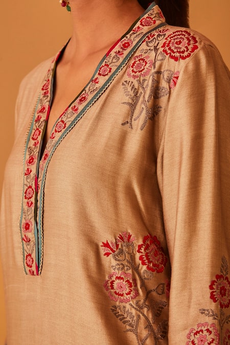 Shop BO Tree Beige Chanderi Embroidery V-neck Mahira Floral Kurta Set Shop_BO Tree_Beige Chanderi Embroidery V-neck Mahira Floral Kurta Set