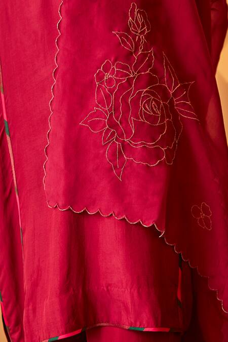 Shop_BO Tree_Pink Organza, Silk Embroidery, Zari V-neck Saher E Dil Placement Kurta Set 