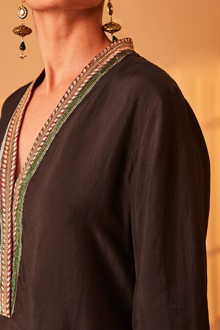 Buy_BO Tree_Black Organza, Silk Embroidery, Zari V-neck Naaz E Jahan Zardozi Kurta Set _Online_at_Aza_Fashions