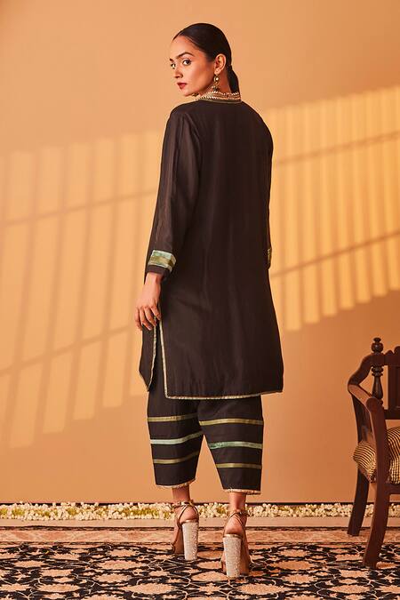 Shop_BO Tree_Black Organza, Silk Embroidery, Zari V-neck Naaz E Jahan Zardozi Kurta Set 