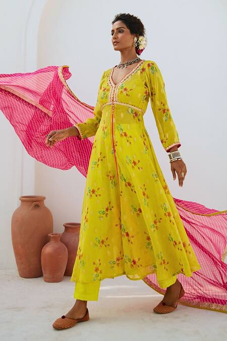Buy_Myaara_Green Tissue, Chanderi, Georgette, Cotton Sequins, Floral Print Kurta Pant Set _Online_at_Aza_Fashions