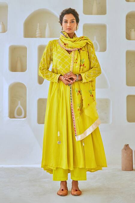 Shop Myaara Green Chanderi, Viscose, Cotton, Tissue Tassels, Mukaish Detailed Anarkali Set Shop_Myaara_Green Chanderi, Viscose, Cotton, Tissue Tassels, Mukaish Detailed Anarkali Set