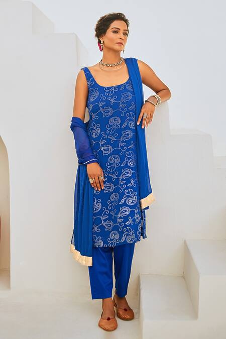 Buy Myaara Blue Georgette, Chiffon, Cotton Embroidery, Mukaish Detailed Straight Kurta Set Buy_Myaara_Blue Georgette, Chiffon, Cotton Embroidery, Mukaish Detailed Straight Kurta Set