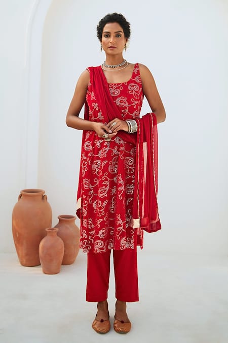 Myaara Mukaish Detailed Straight Kurta Pant Set 