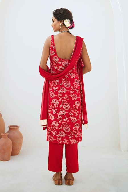 Myaara Mukaish Detailed Straight Kurta Pant Set 