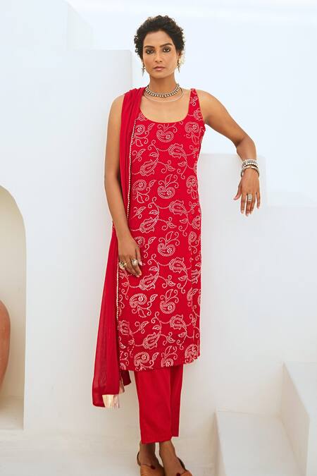 Myaara Red Georgette, Chiffon, Cotton Mirrors, Mukaish Detailed Straight Kurta Pant Set Online at Aza Fashions Myaara_Red Georgette, Chiffon, Cotton Mirrors, Mukaish Detailed Straight Kurta Pant Set _Online_at_Aza_Fashions