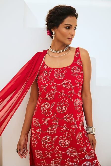 Myaara Red Georgette, Chiffon, Cotton Mirrors, Mukaish Detailed Straight Kurta Pant Set at Aza Fashions Myaara_Red Georgette, Chiffon, Cotton Mirrors, Mukaish Detailed Straight Kurta Pant Set _at_Aza_Fashions