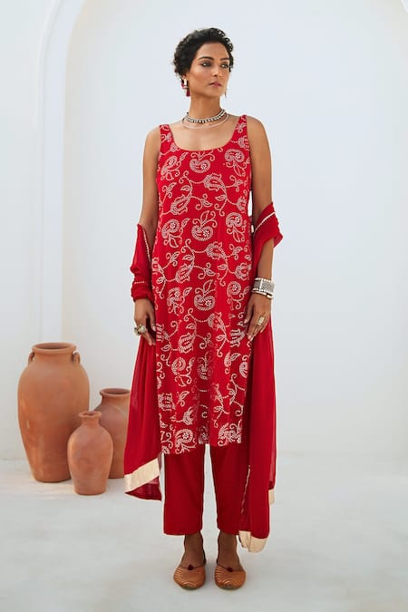 Buy Myaara Red Georgette, Chiffon, Cotton Mirrors, Mukaish Detailed Straight Kurta Pant Set Buy_Myaara_Red Georgette, Chiffon, Cotton Mirrors, Mukaish Detailed Straight Kurta Pant Set