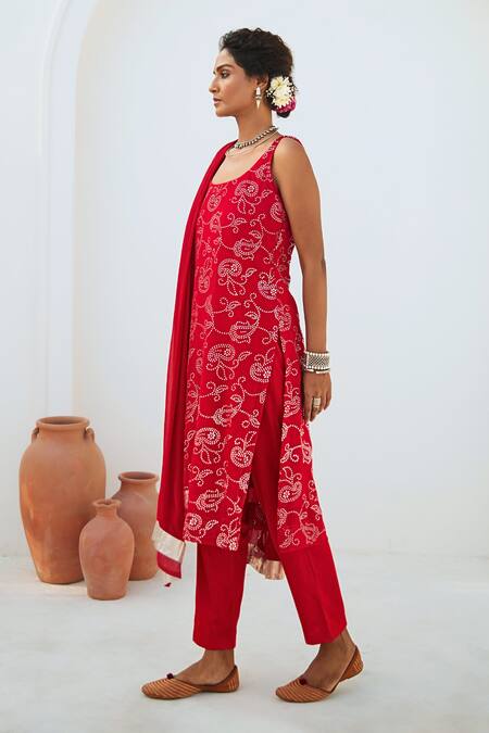 Shop Myaara Red Georgette, Chiffon, Cotton Mirrors, Mukaish Detailed Straight Kurta Pant Set Shop_Myaara_Red Georgette, Chiffon, Cotton Mirrors, Mukaish Detailed Straight Kurta Pant Set