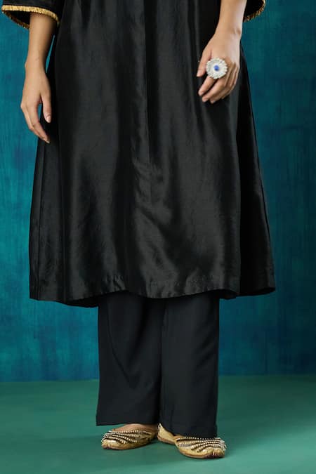 Buy_Mushio_Black Chanderi, Cotton, Krisha Pintuck Embroidered A-line Kurta And Pant Set 