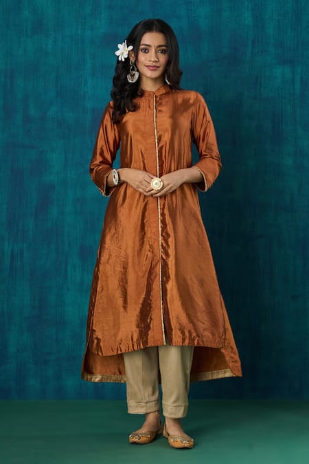 Mushio Sanika Embroidered High Low Kurta With Pant 