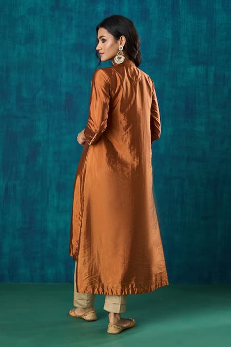 Mushio Sanika Embroidered High Low Kurta With Pant 
