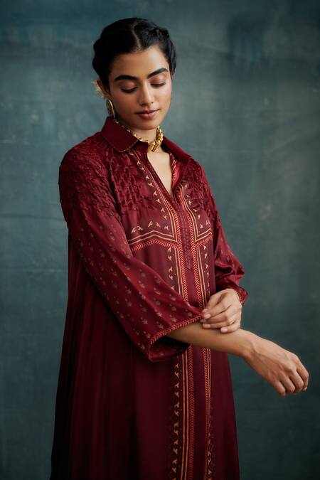 Krishna Mehta_Maroon Modal Hand Painted Knotted Bandhej Collared Geometric Block Print Kurta _Online_at_Aza_Fashions