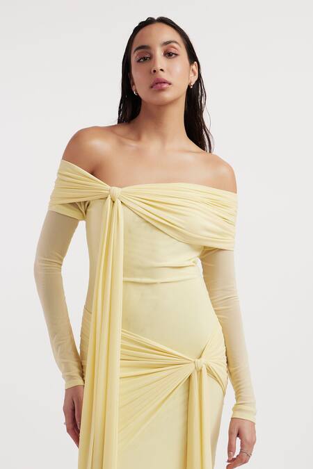 Deme By Gabriella_Yellow Net, Lycra Off-shoulder Heloise Solid Off Dress _at_Aza_Fashions