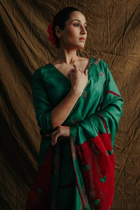 Buy Bihart Green Silk Applique, Embroidery V-neck Rangsaaz Heart Saree With Blouse Online at Aza Fashions Buy_Bihart_Green Silk Applique, Embroidery V-neck Rangsaaz Heart Saree With Blouse _Online_at_Aza_Fashions