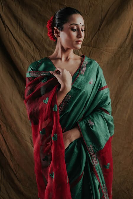 Bihart Green Silk Applique, Embroidery V-neck Rangsaaz Heart Saree With Blouse at Aza Fashions Bihart_Green Silk Applique, Embroidery V-neck Rangsaaz Heart Saree With Blouse _at_Aza_Fashions