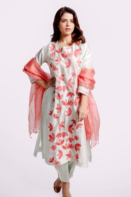 Bihart Ibadatgah Floral Applique Embroidered Kurta & Pant Set 