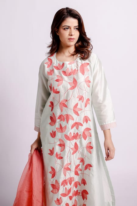 Bihart Ibadatgah Floral Applique Embroidered Kurta & Pant Set 