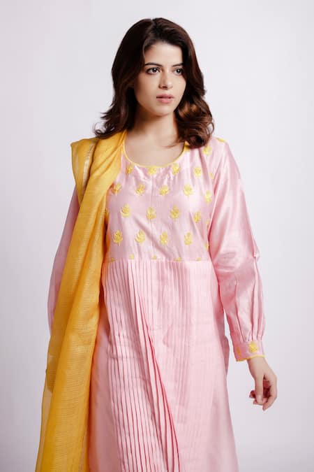 Bihart Ibadatgah Floral Embroidered Pleated Kurta & Pant Set 