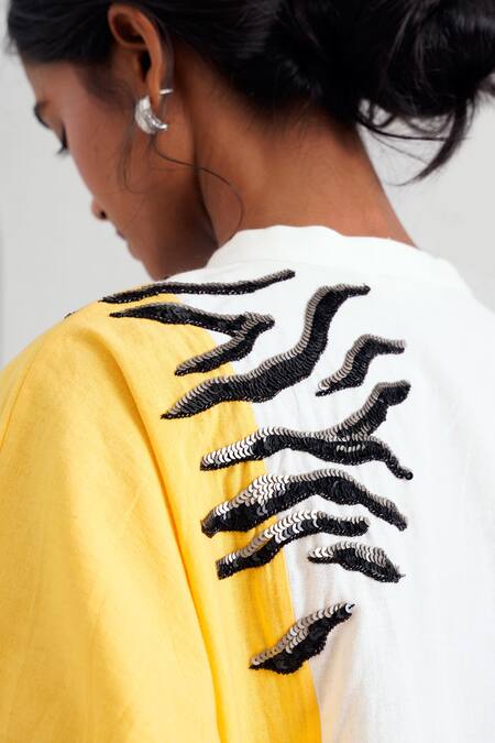 Buy Madder Much White Handloom Cotton Sequins, Embroidery Bandeau Terra Spotted Tiger Boxy Top Online at Aza Fashions Buy_Madder Much_White Handloom Cotton Sequins, Embroidery Bandeau Terra Spotted Tiger Boxy Top _Online_at_Aza_Fashions