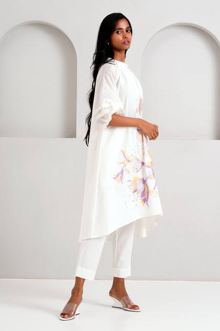 Madder Much_White Handloom Cotton Embroidery Bandeau Neck Suvi Floral Kurta With Pant _at_Aza_Fashions