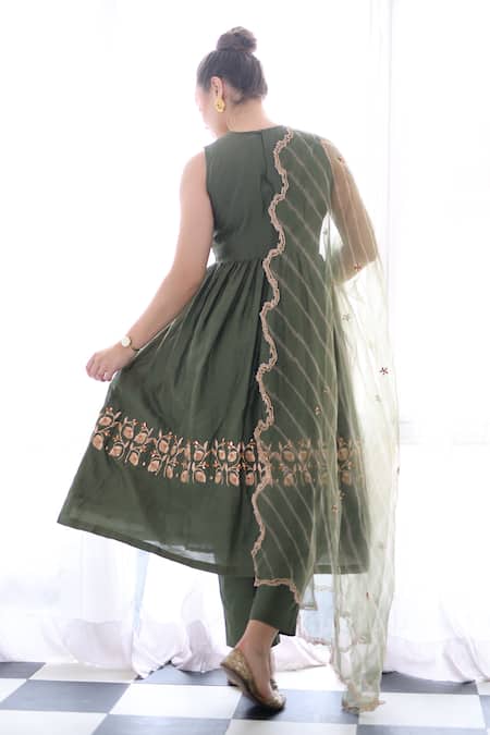 Ishram Couture Mukti Floral Embroidered Kurta Pant Set 