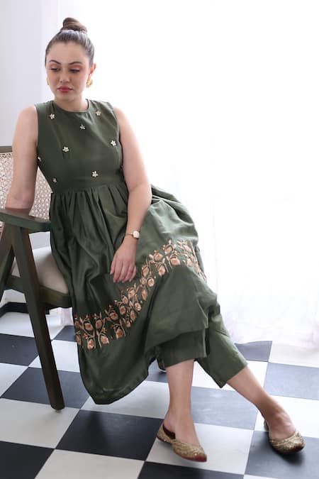 Buy_Ishram Couture_Green Handloom Cotton Sequins, Embroidery Round Mukti Floral Kurta Pant Set _Online_at_Aza_Fashions