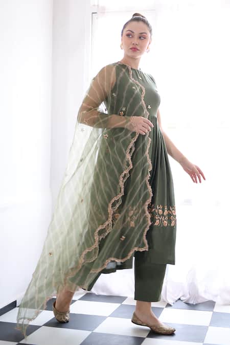Buy_Ishram Couture_Green Handloom Cotton Sequins, Embroidery Round Mukti Floral Kurta Pant Set 