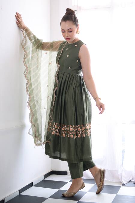 Shop_Ishram Couture_Green Handloom Cotton Sequins, Embroidery Round Mukti Floral Kurta Pant Set 