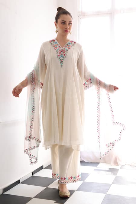 ISHRAM COUTURE Ivory Handwoven Cotton Silk Embroidered Thread Nirav Floral Kurta Pant Set 