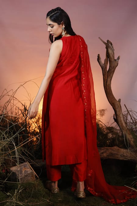 Buy_Ishram Couture_Red Organza, Chanderi, Handloom Cotton Embroidery Ameya Floral Kurta And Pant Set _Online_at_Aza_Fashions