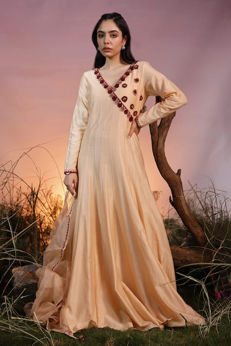 ISHRAM COUTURE Peach Handwoven Cotton Silk Embroidered Rose Nitya 3d Anarkali With Dupatta 