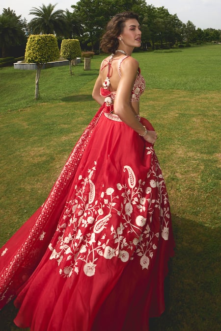 Shop Label Sanya Gulati Red Silk Organza, Linen Embroidery Square Neck Floral Jaal Lehenga Set at Aza Fashions Shop_Label Sanya Gulati_Red Silk Organza, Linen Embroidery Square Neck Floral Jaal Lehenga Set _at_Aza_Fashions