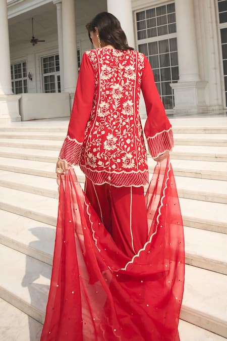 Label Sanya Gulati Zari Embroidered Kurta Set 