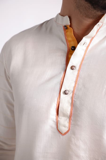 Bihart Anantha Solid Pintuck Kurta 