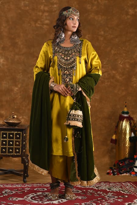 Shop_Ekavira_Green Embroidery, Lace Kiran Border Potli _at_Aza_Fashions