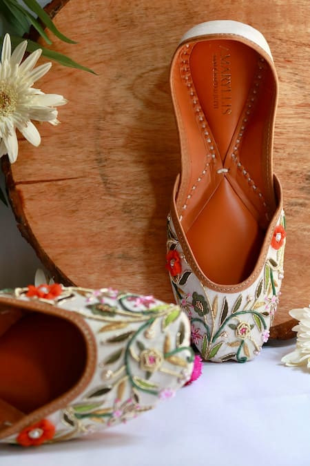 Amaryllis For Her Parisa Kashida Embroidered Juttis 