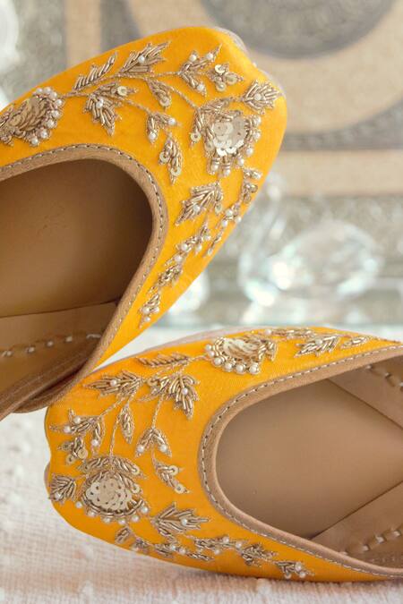 Amaryllis For Her Yellow Sequin Phillauri Gul Vine Embroidered Juttis Online at Aza Fashions Amaryllis For Her_Yellow Sequin Phillauri Gul Vine Embroidered Juttis_Online_at_Aza_Fashions