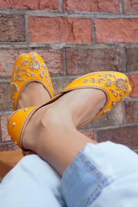 Shop Amaryllis For Her Yellow Sequin Phillauri Gul Vine Embroidered Juttis Online at Aza Fashions Shop_Amaryllis For Her_Yellow Sequin Phillauri Gul Vine Embroidered Juttis_Online_at_Aza_Fashions