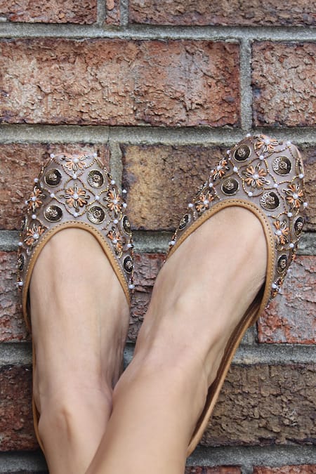 Amaryllis For Her Zarina Persian Bloom Embroidered Juttis 