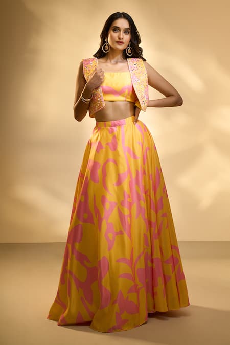 Alaya Advani Yellow Silk Blend Printed Abstract Patterns Lehenga Set With Embroidered Jacket 