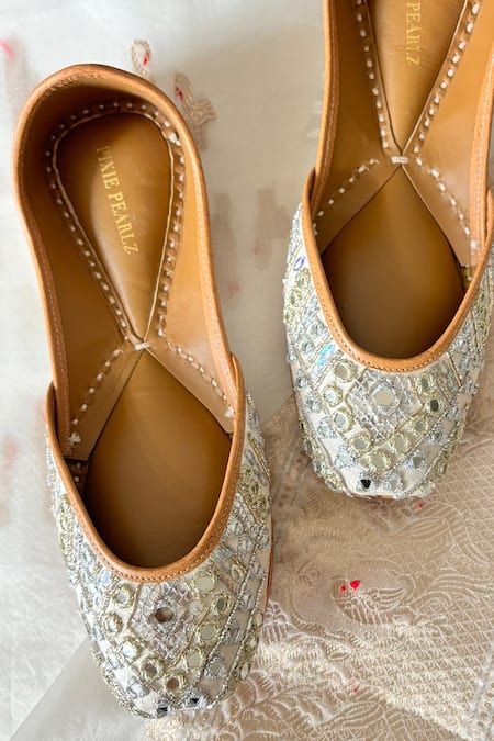 Pixie Pearlz Dazzle Embroidered Juttis 