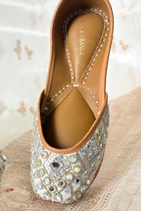 Pixie Pearlz Dazzle Embroidered Juttis 
