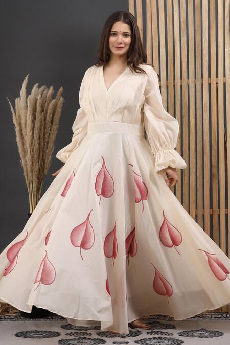 Suti Kapda_Off White Chanderi V-neck Leaf Hand Painted Gown _Online_at_Aza_Fashions