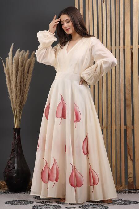 Buy_Suti Kapda_Off White Chanderi V-neck Leaf Hand Painted Gown _Online_at_Aza_Fashions